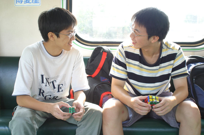 台灣鐵路旅遊攝影電車-區間車交談的旅客2005攝影照片8